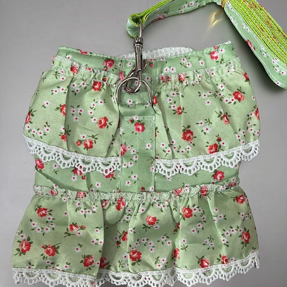 NWT Green Floral Ruffle Dress Harness & Leash Set - Picture 4 of 4